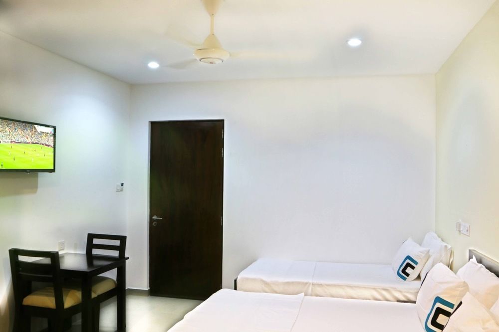 Saninro Hotel - Ragama Exterior photo