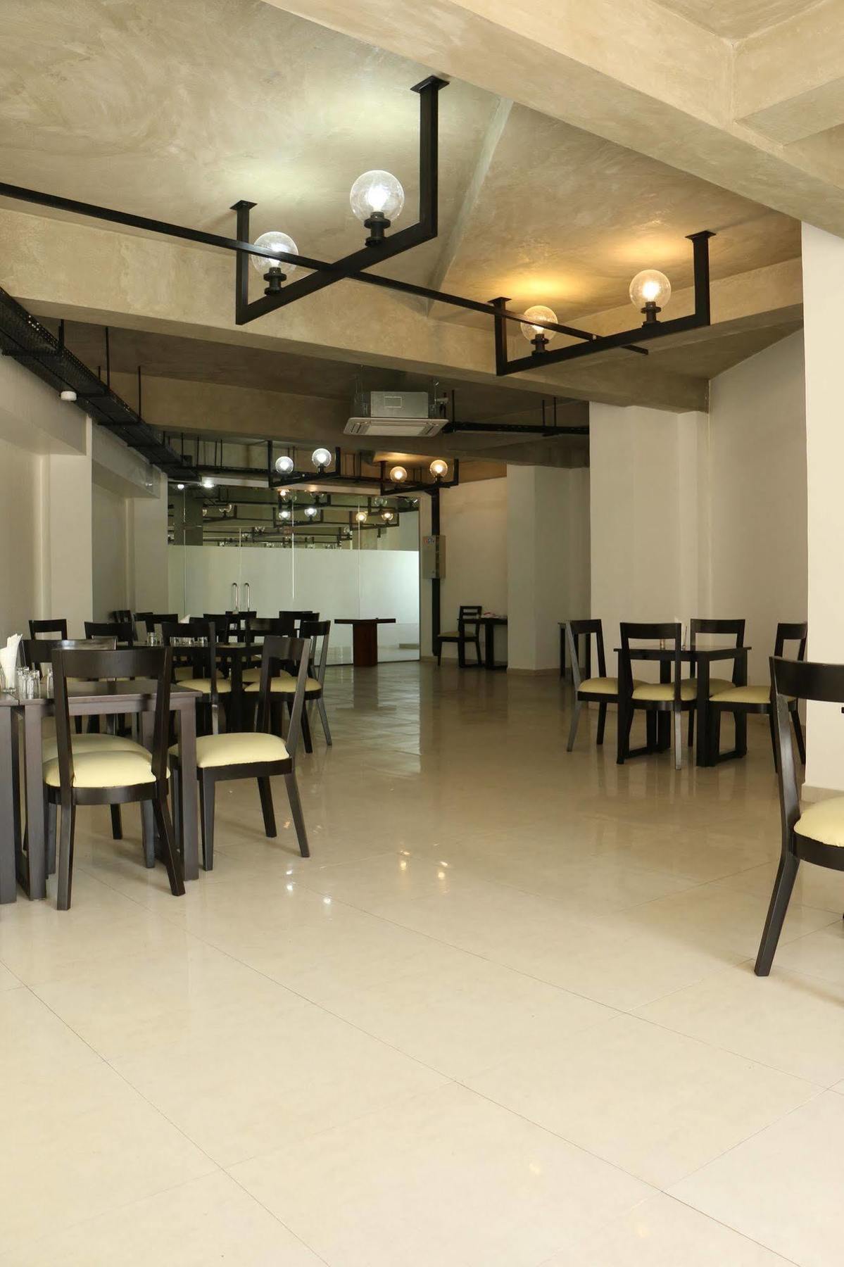Saninro Hotel - Ragama Exterior photo