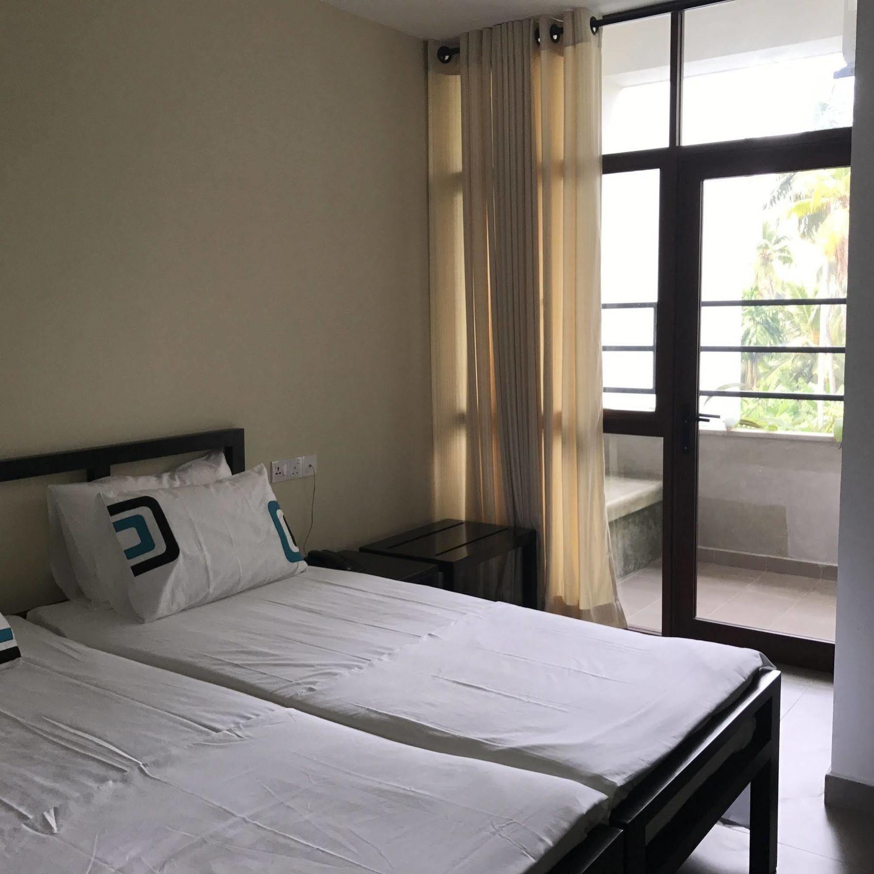 Saninro Hotel - Ragama Exterior photo